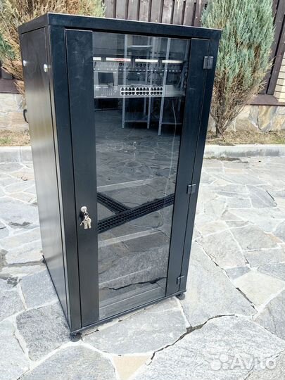 Телекоммуникационный шкаф 42U со стеклянной дверью