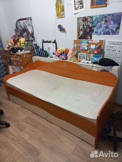 Кровать с матрасом бу