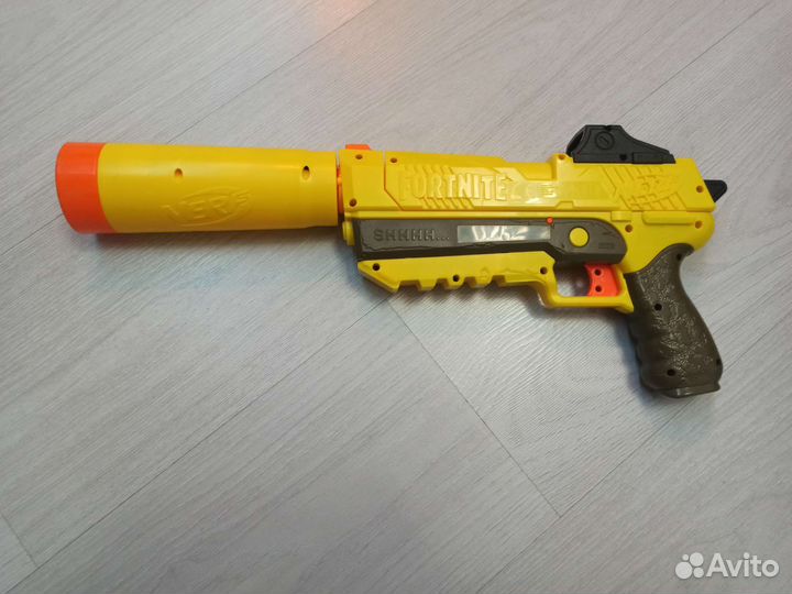 Nerf пистолет