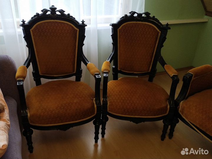 Набор антикварной мебели