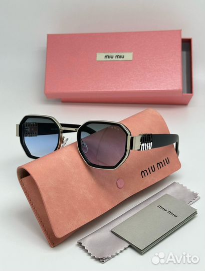 Солнцезащитные очки miu miu