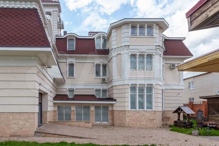 Дом 960 м² на участке 13 сот.