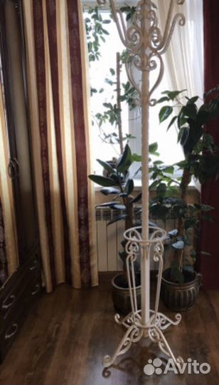 Вешалка кованая