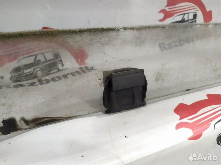 Стекло двери переднее правое Mercedes Vito W639