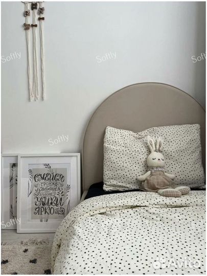 Детская кровать с мягкой спинкой