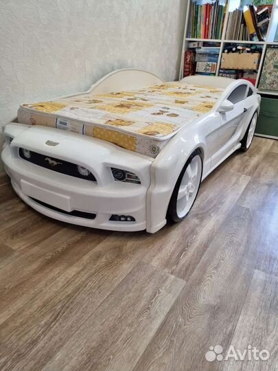 Детская кровать машина