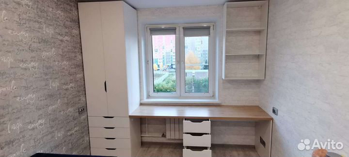 Рабочая зона у окна для двоих