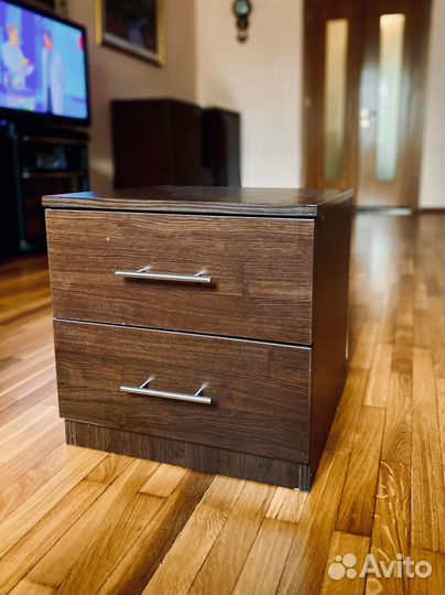 Тумбы прикроватные 2 шт