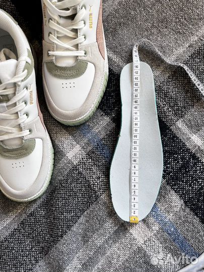 Кроссовки женские