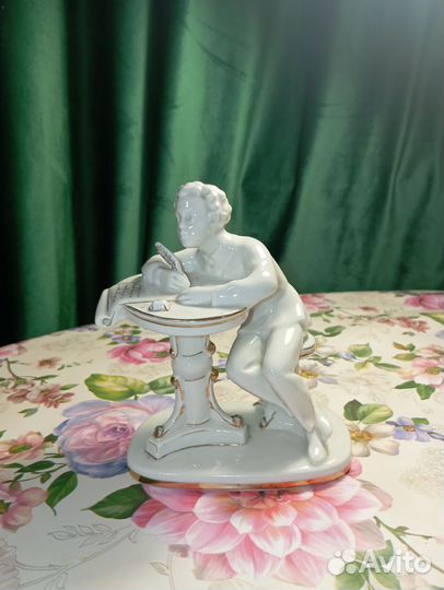Статуэтка Пушкин фарфор сувенир антиквариат