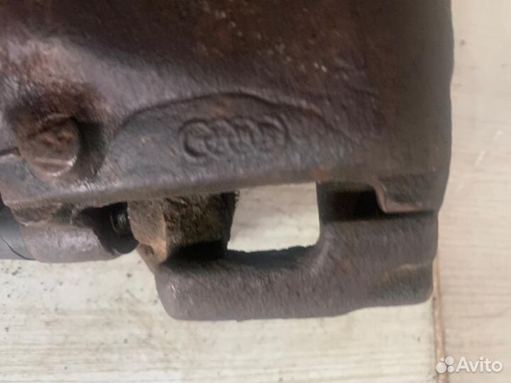 Суппорт передний правый audi 100 c3 (44)