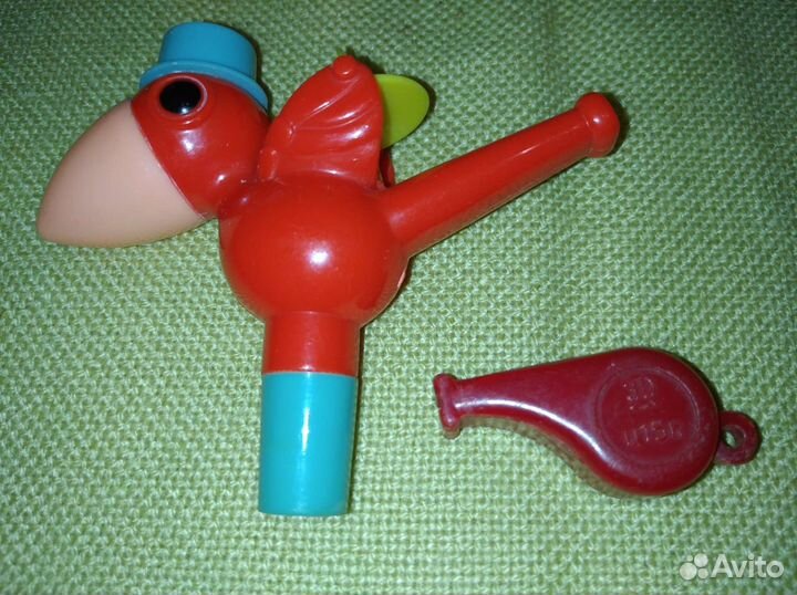 Два детских свистка