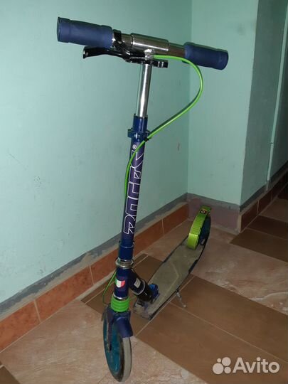 Самокат с колесами 200мм