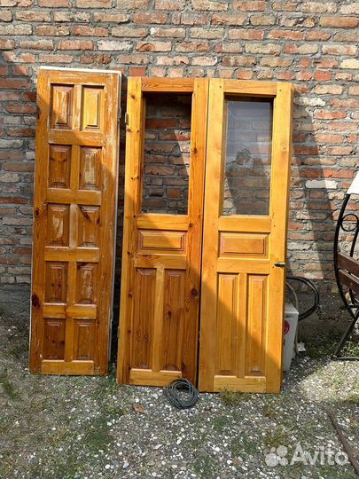 Деревянная дверь