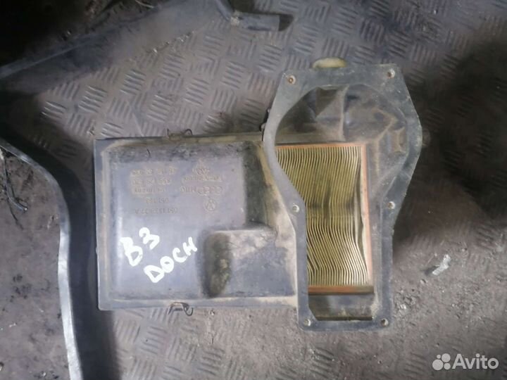 Корпус воздушного фильтра Volkswagen Passat b3