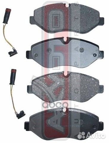 Колодки тормозные дисковые передние С датчиком