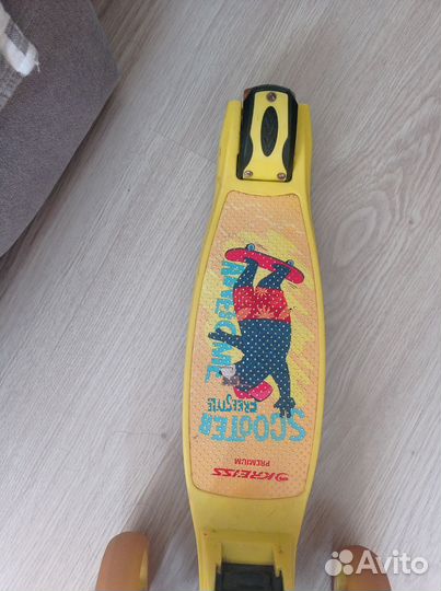 Самокат в отличном состоянии на 3 х калесах