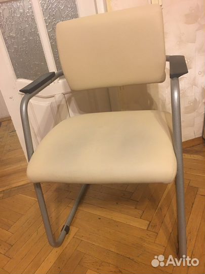 Кресло Бюрократ светло бежевое