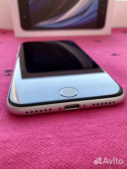 iPhone SE2/2020/64GB/White (как новый)