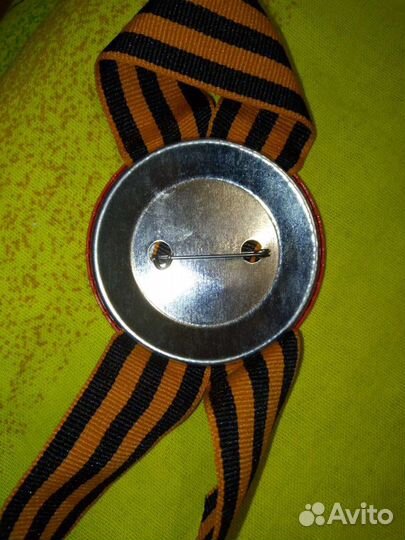 Значек с лентой