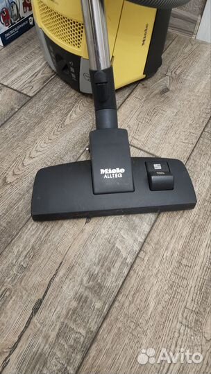 Пылесос Miele Compact C2