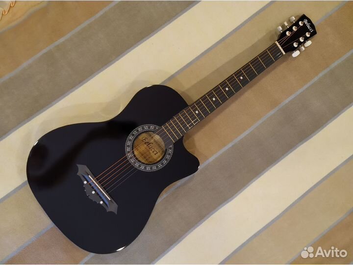 Акустическая гитара