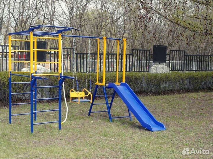 Усиленный спорт комплекс с гнездом и горкой