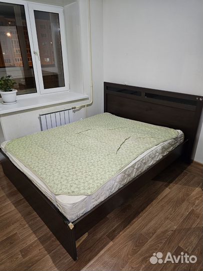 Кровать двухспальная с матрасом бу