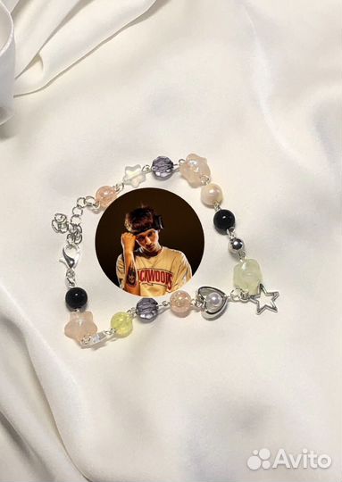 Милый браслет из бусин