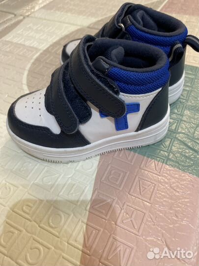 Кроссовки детские
