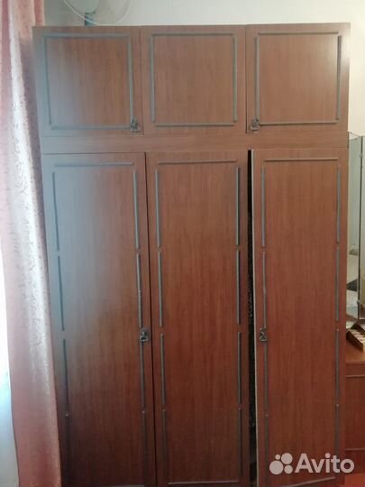 Шкаф и 2 тумбочки