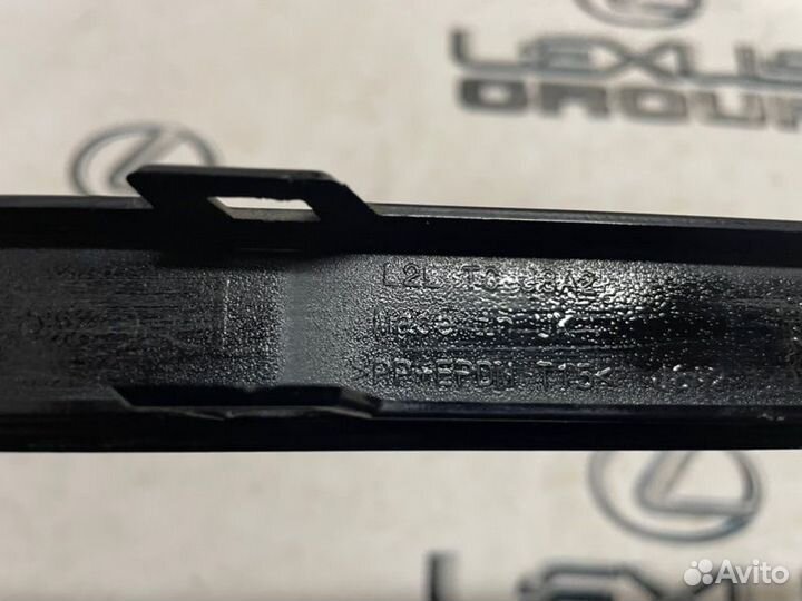 Молдинг на бампер лев. зад. Land Rover Range Rover