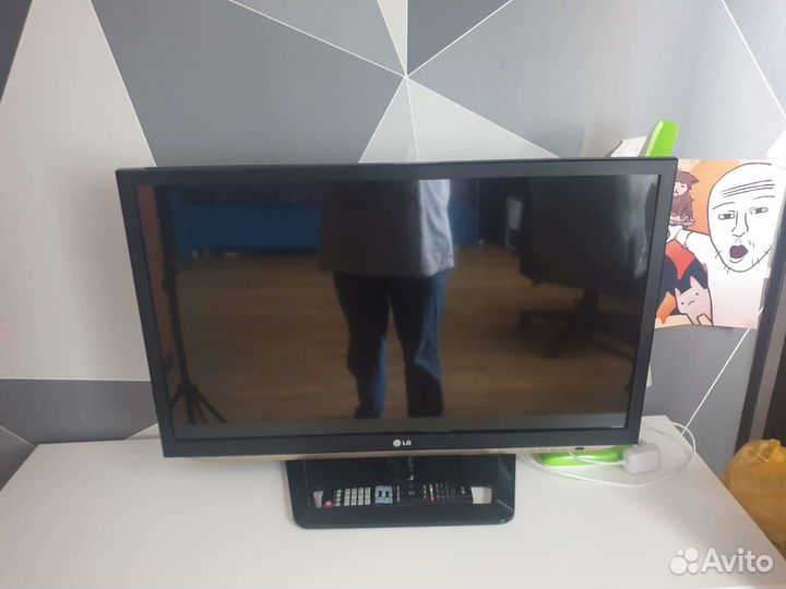Телевизор LG 32LM580S LED