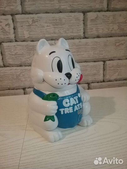 Товары для животных. Контейнер для кошачьего корма