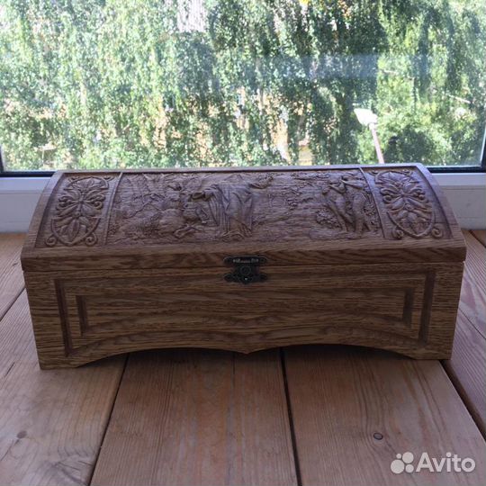 Деревянная шкатулка