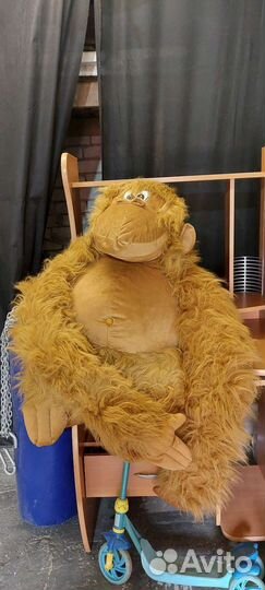 Большая мягкая игрушка обезьяна