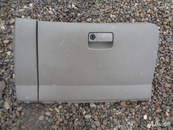 Бардачок Nissan Laurel HC35 RB20