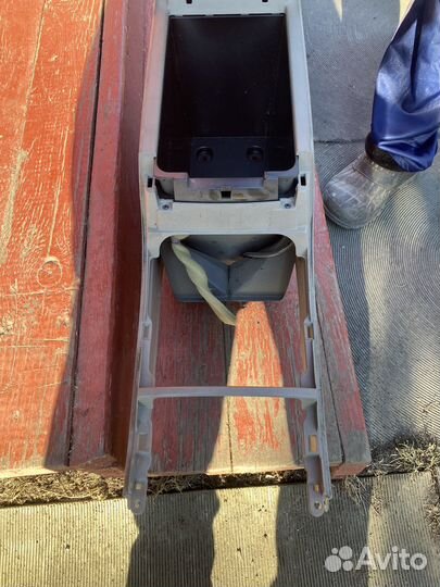 Бордачек между сидений