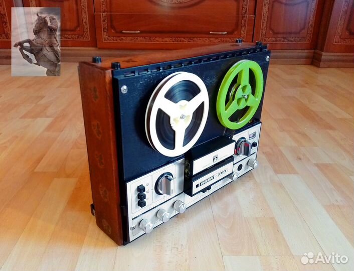 Катушечный магнитофон Маяк-203 (СССР)