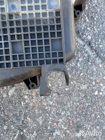 Корпус воздушного фильтра Renault Logan