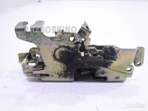 Замок двери передней левой