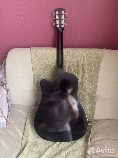 Акустическая гитара