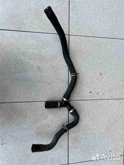 Патрубок системы охлаждения передний Ford Focus 3