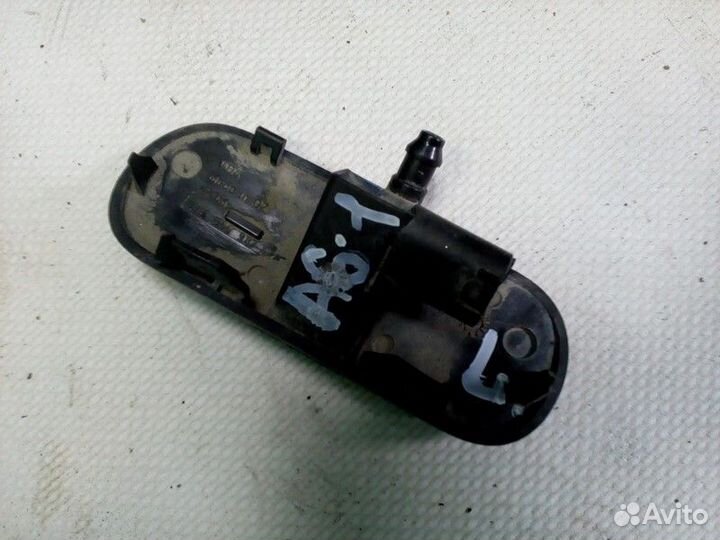 Форсунка омывателя лобового стекла левая Audi A6