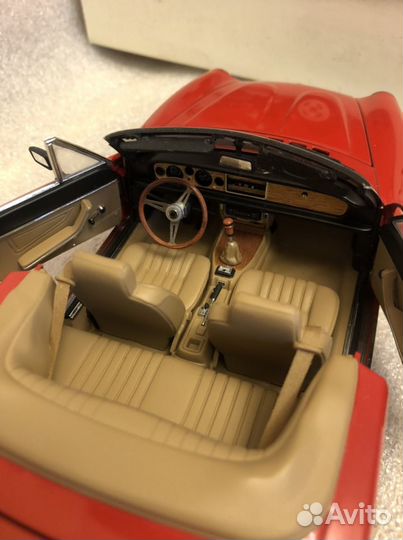 Fiat 124Spider (AutoArt Millennium 1/18)