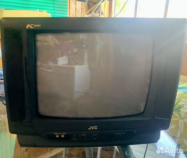 Телевизор JVC ламповый с кронштейном