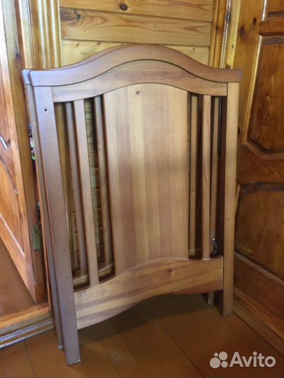 Детская кроватка