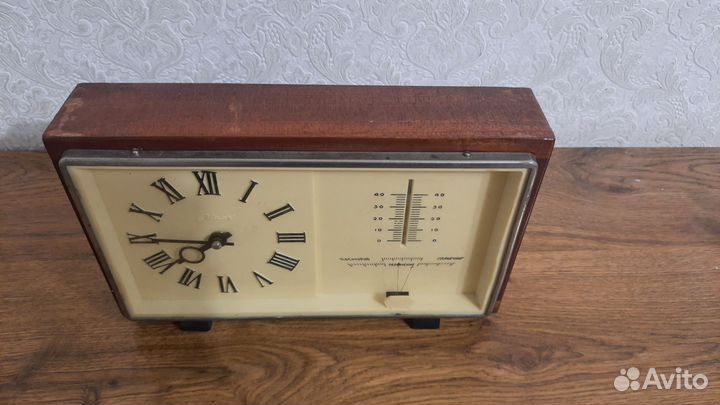 Настольные часы Маяк с термометром и барометром