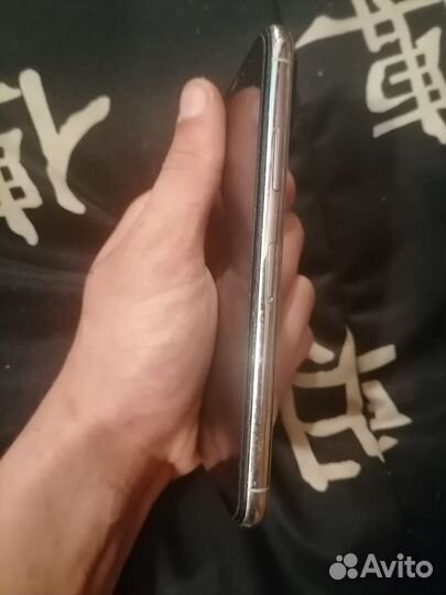 Телефон iPhone X на 64гб