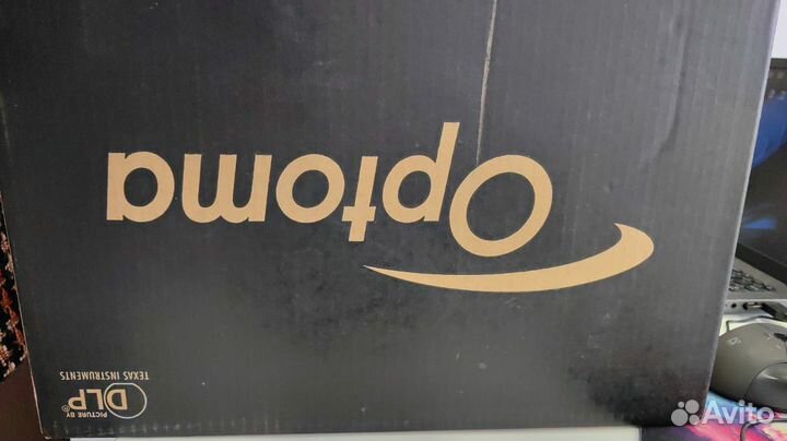 Проектор и экран новые